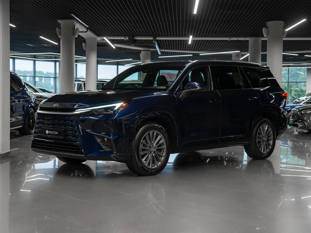 Lexus TX