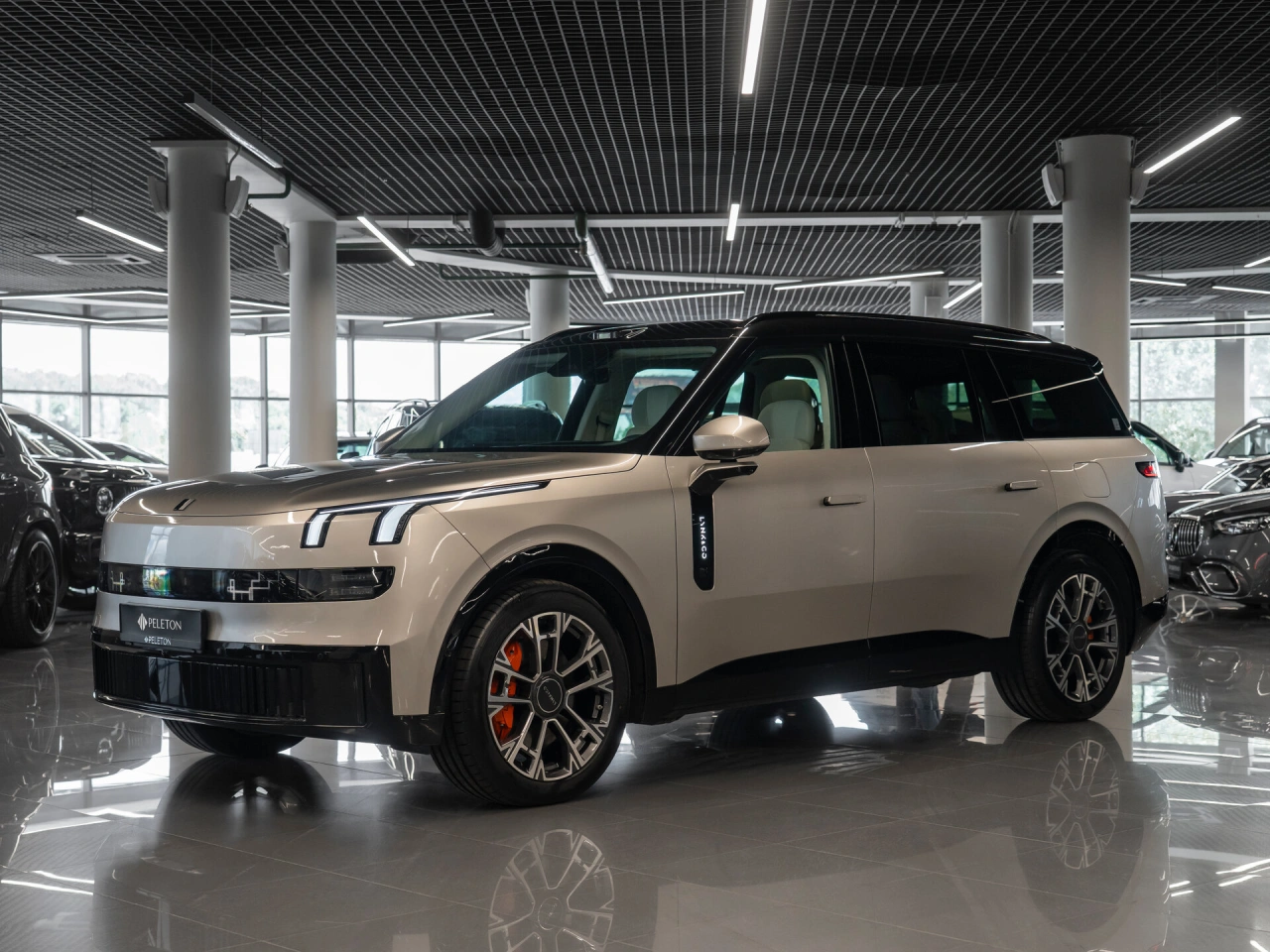 Lynk & Co 900